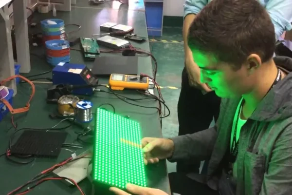 Ремонт и обслуживание LED-экранов: секреты долговечности и яркости вашего дисплея